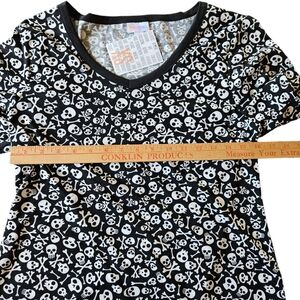 NWT Lularoe Iris tunic V-neck shirt X Small Black Skull 2